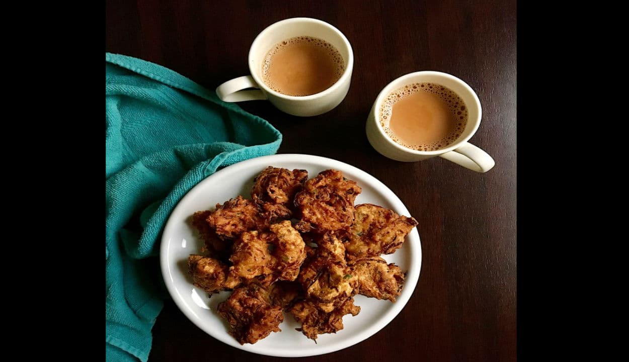 झमाझम बारिश में गरमागरम चाय-पकौड़े का मजा हो गया किरकिरा, क्योंकि कोरोना काल में...