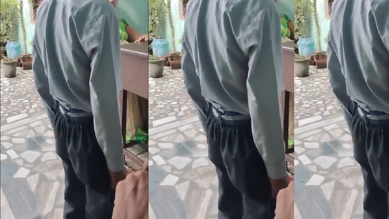 महाराष्ट्र में पहली कक्षा के छात्र को पिटाई के आरोप में शिक्षिका के खिलाफ मामला दर्ज, यूपी में भी बवाल