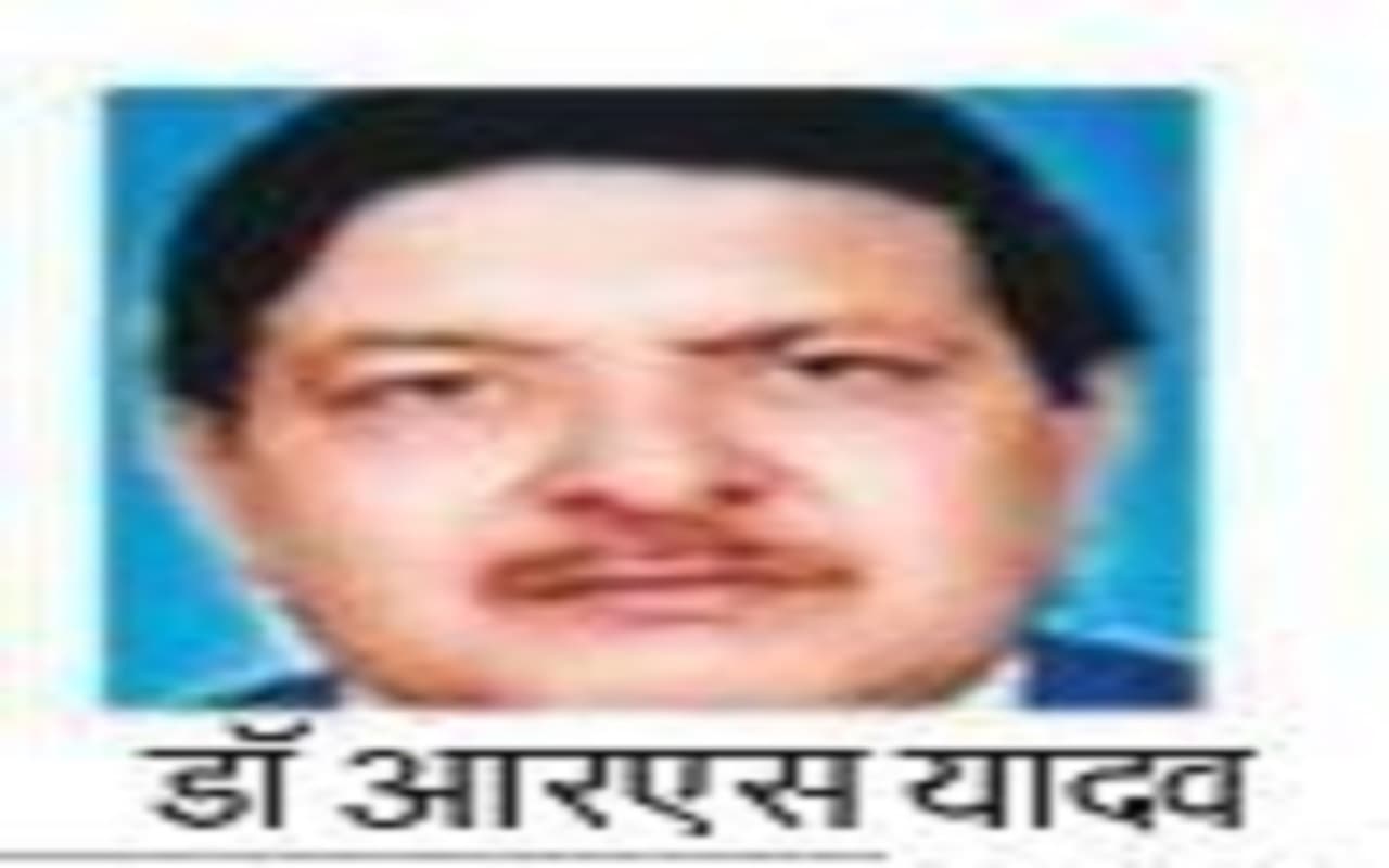 Teacher's day 2022: रिटायरमेंट के बाद धनबाद के कॉलेज में मुफ्त पढ़ा रहे डॉ आरएस यादव, नहीं लेते मानदेय