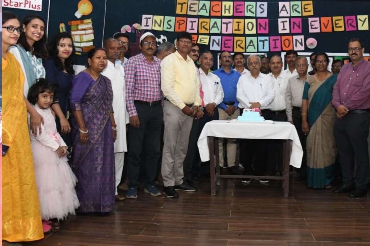 बीएयू: शिक्षक दिवस पर वीसी डॉ ओंकार नाथ सिंह ने किया पंचायतनामा पुस्तक का लोकार्पण,  दिया सफलता का गुरुमंत्र