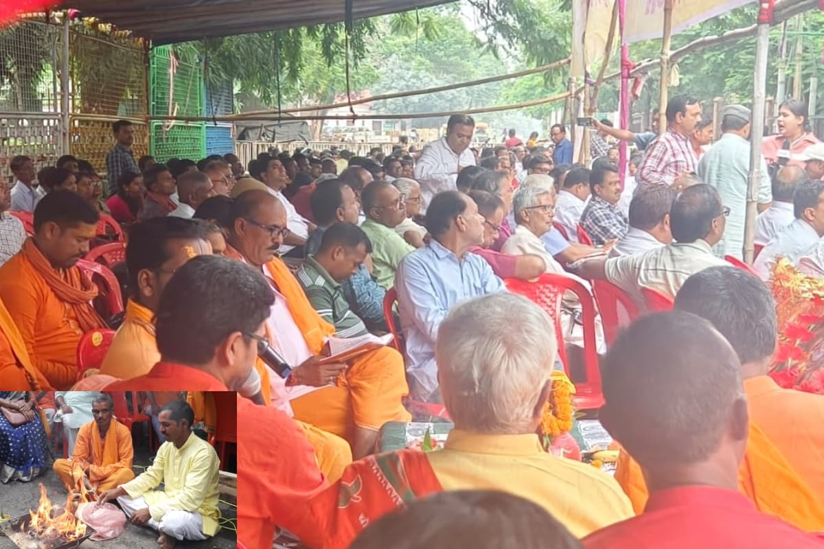 झारखंड: शिक्षकों ने राजभवन के समक्ष किया चंडी पाठ व हवन, 30 साल पुरानी कौन सी मांग नहीं हो रही है पूरी?