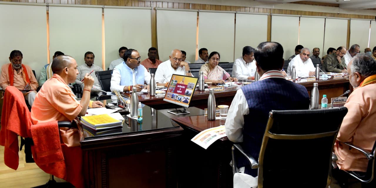 यूपी के सीएम योगी आदित्यनाथ ने बुजुर्ग संतों, पुजारियों और पुरोहितों के लिए बोर्ड बनाने के दिए आदेश