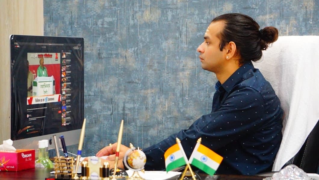 Tej Pratap ने पिता लालू यादव के साथ Twitter पर साझा किया फोटो तो लोगों ने लिए मजे, लिखा- ‘आप TikTok पर ही सही थे’