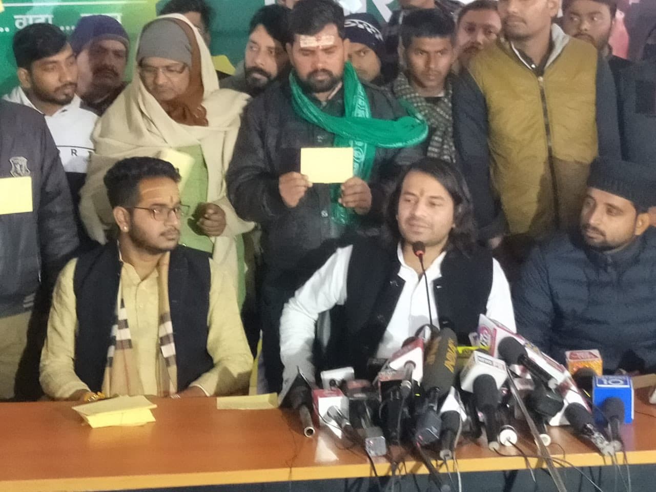 Bihar Politics: जब सीएम नीतीश ने विपक्षियों को पढ़ाया ककहरा, तेजप्रताप यादव को आया गुस्सा और छेड़ा फ्लॉप राग