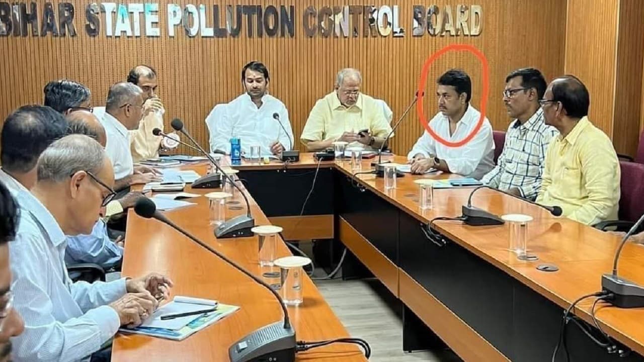 तेजप्रताप यादव के साथ सरकारी बैठक में लालू यादव के बड़े दामाद, विवाद छिड़ा तो BJP ने कसा तंज