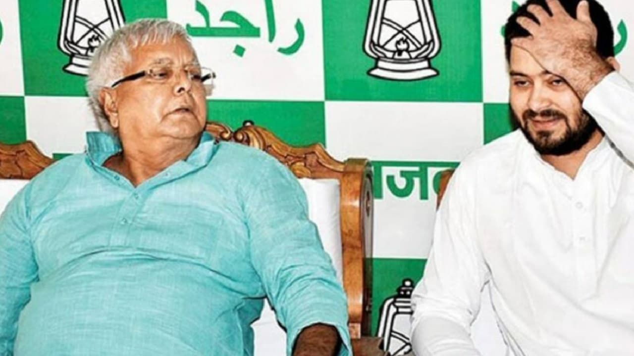 हनीमून से दिल्ली लौटे तेजस्वी यादव, बोले-राजद अपने दम पर लड़ेगा एमएलसी चुनाव