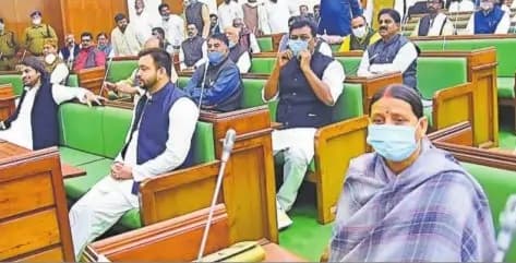 लोकतंत्र का उड़ाया जा रहा मजाक, आज देश में अघोषित आपातकाल, केंद्र पर बरसे तेजस्वी यादव