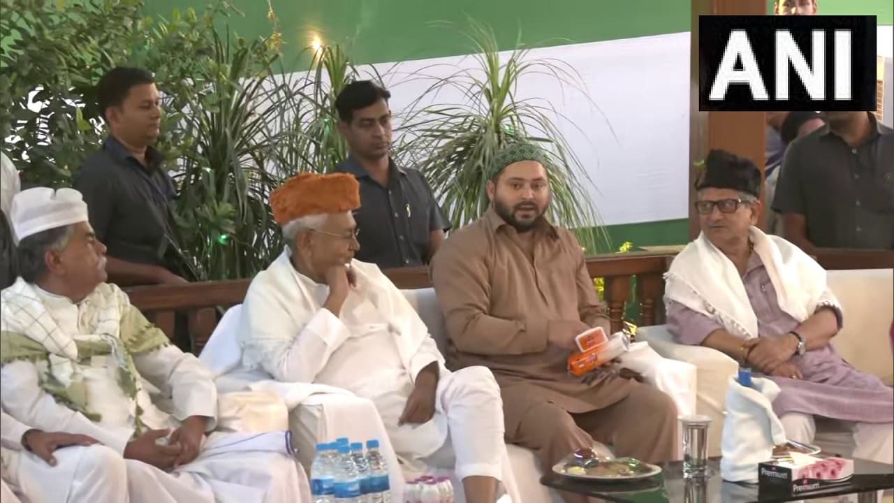 नीतीश कुमार से दूरी.. तेजस्वी से दोस्ती.. चिराग पासवान इफ्तार पार्टी में हुए शामिल, भाजपा ने साफ कहा 'ना'