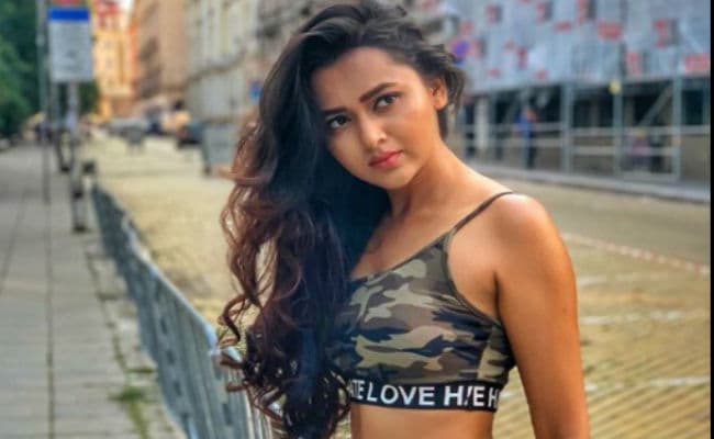 Khatron Ke Khiladi 10 : आंख की चोट की वजह से नहीं, तेजस्वी प्रकाश ने इसलिए छोड़ा शो Khatron Ke Khiladi 10 : आंख की चोट की वजह से नहीं, तेजस्वी प्रकाश ने इसलिए छोड़ा शो