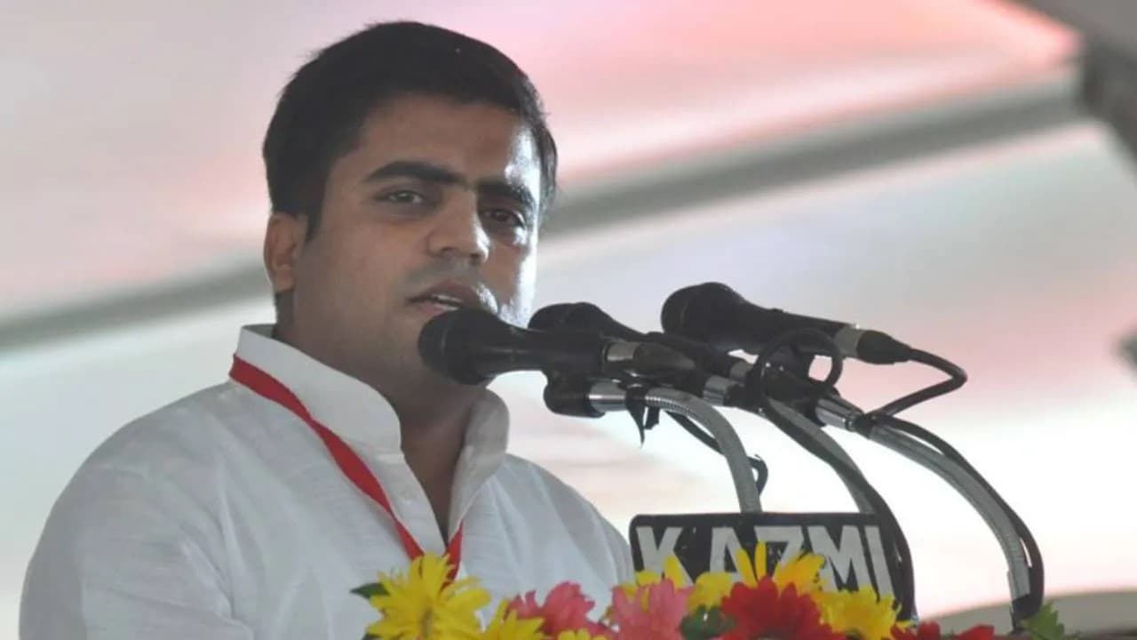 लोकसभा में यादव पर‍िवार के प्रत‍िन‍िध‍ित्‍व पर सवाल, मैनपुरी सीट से तेजप्रताप स‍िंह यादव लड़ेंगे चुनाव?