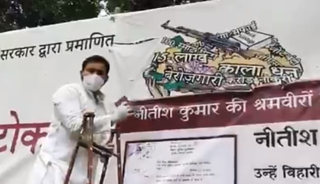 पुलिस मुख्यालय की चिट्ठी को लेकर लालू-राबड़ी ने बिहार सरकार को बताया ‘बेशर्म’, तेजस्वी ने पटना में चिट्ठी के लगाये पोस्टर