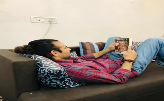 कोरोना से जंग: तेजस्वी ने दी एक माह की सैलरी, घर को आइसोलेशन वार्ड बनाने की सरकार से की पेशकश