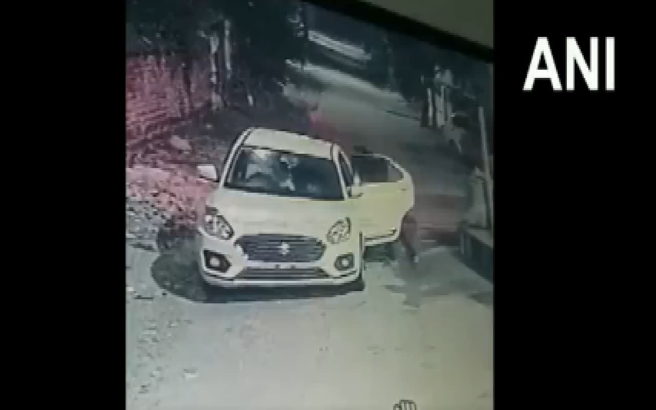 तेलंगाना: पिता के सामने बेटी का अपहरण, जानें क्यों युवकों ने दिया घटना को अंजाम, VIDEO