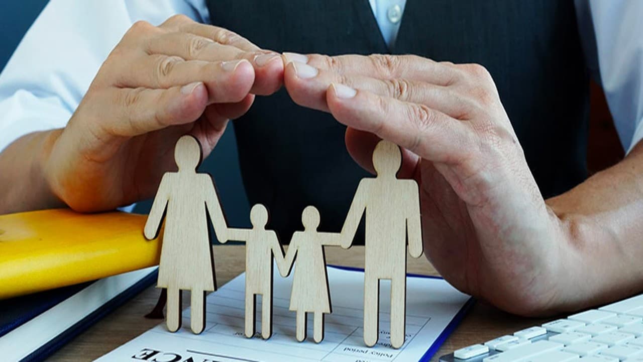 Term Insurance Plan: खास इन लोगों के लिए जरूरी है टर्म इंश्योरेंस, जानें क्या है फायदे