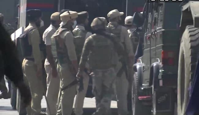 Jammu Kashmir Encounter: पुलवामा में सुरक्षाबलों के साथ हुई मुठभेड़ में दो आतंकी ढेर, ऑपरेशन जारी