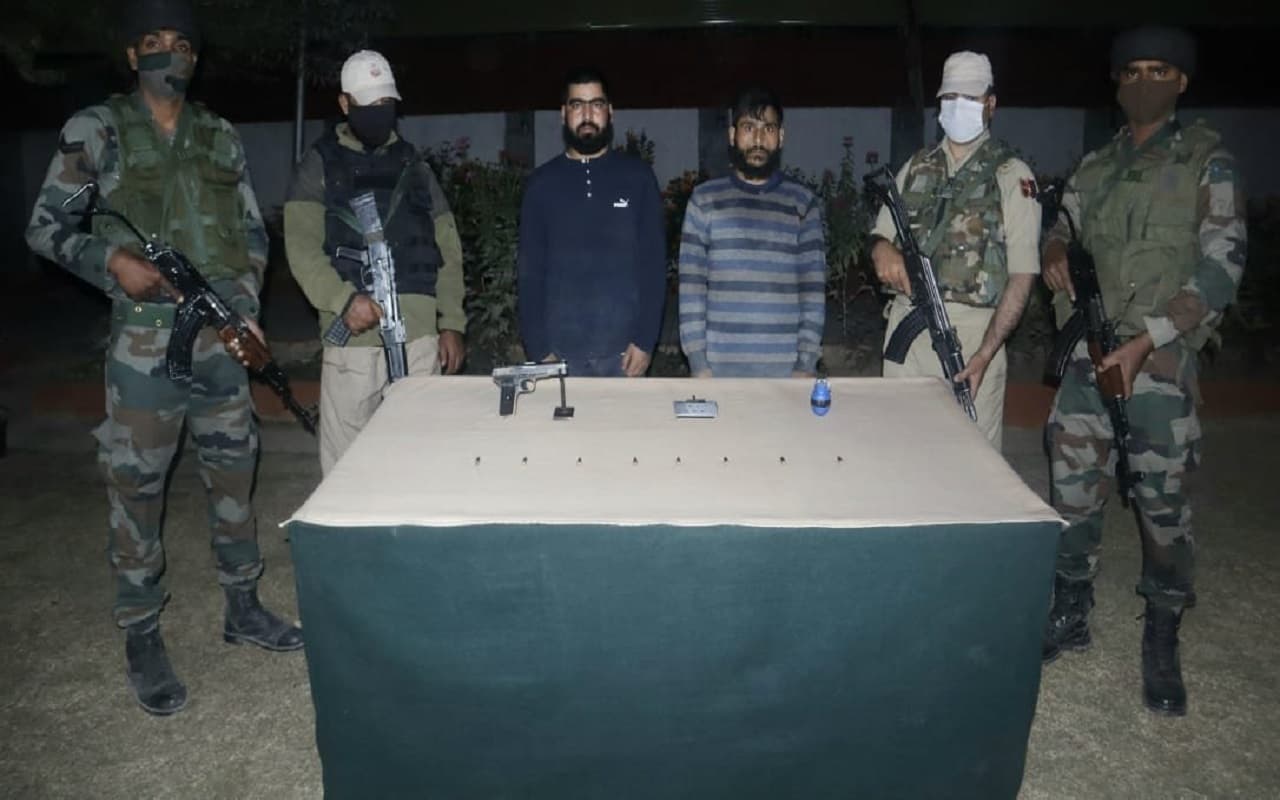 Terrorist Arrested in Sopore: कश्मीर में सुरक्षा बलों को मिली बड़ी सफलता, दो हाइब्रिड आतंकवादी गिरफ्तार