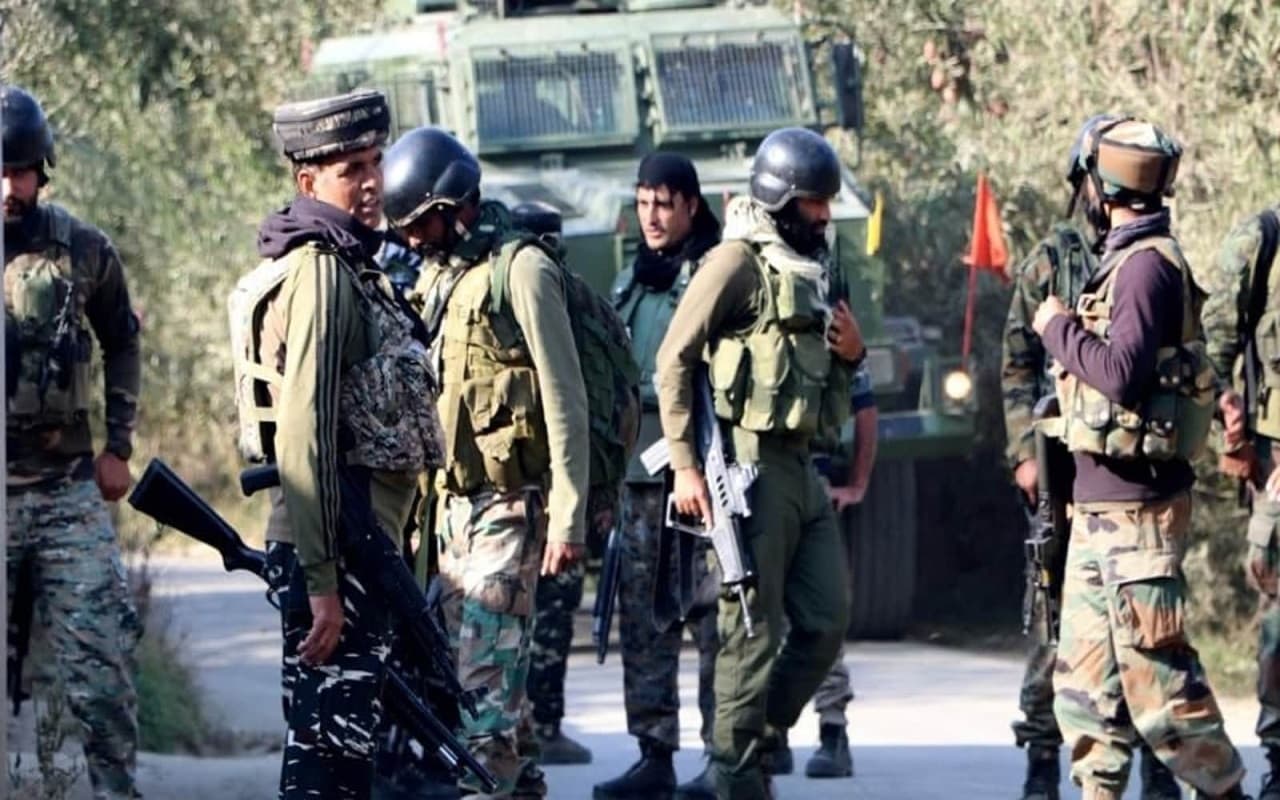Jammu Kashmir: सुरक्षा बल को मिली बड़ी कामयाबी, दो आतंकवादियों को मार गिराया, सर्च ऑपरेशन जारी