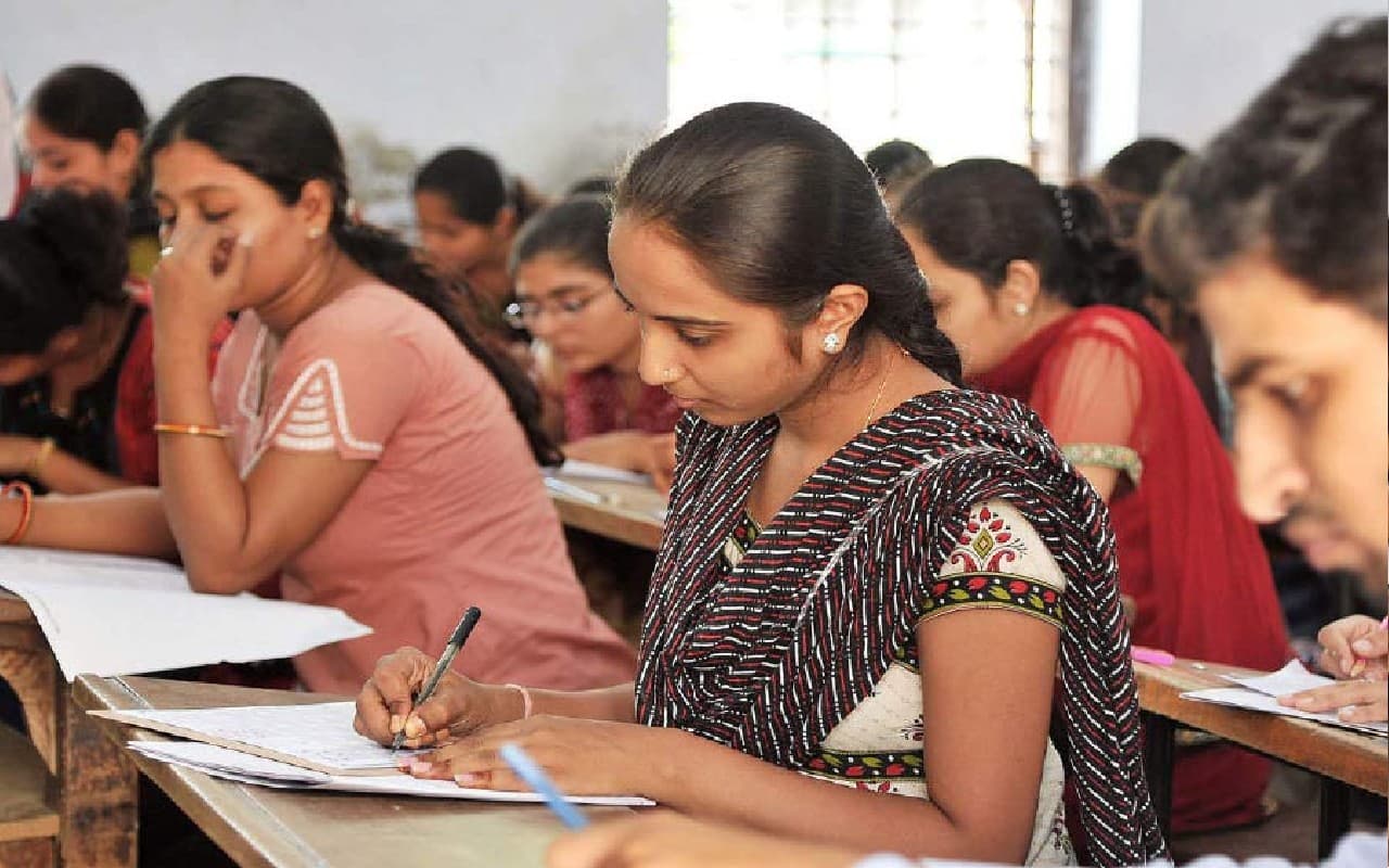 Sarkari Naukri: प्राथमिक शिक्षकों की नियुक्ति के लिए परीक्षा 11 दिसंबर को, 11000 से अधिक है वैकेंसी