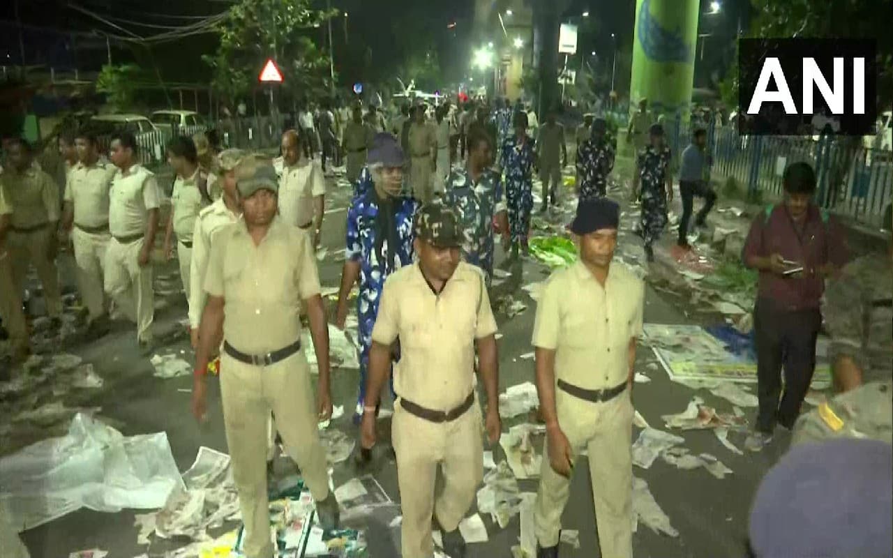 West Bengal: पुलिस ने टेट पास अभ्यर्थियों को देर रात धरनास्थल से हटाया, भाजपा ने दी आंदोलन की चेतावनी
