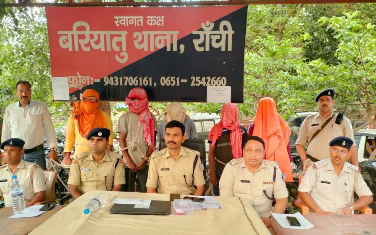 रांची में दिनदहाड़े चोरी करने वाले 4 अपराधी गिरफ्तार, मोबाईल, लैपटॉप सहित कई जेवरात बरामद
