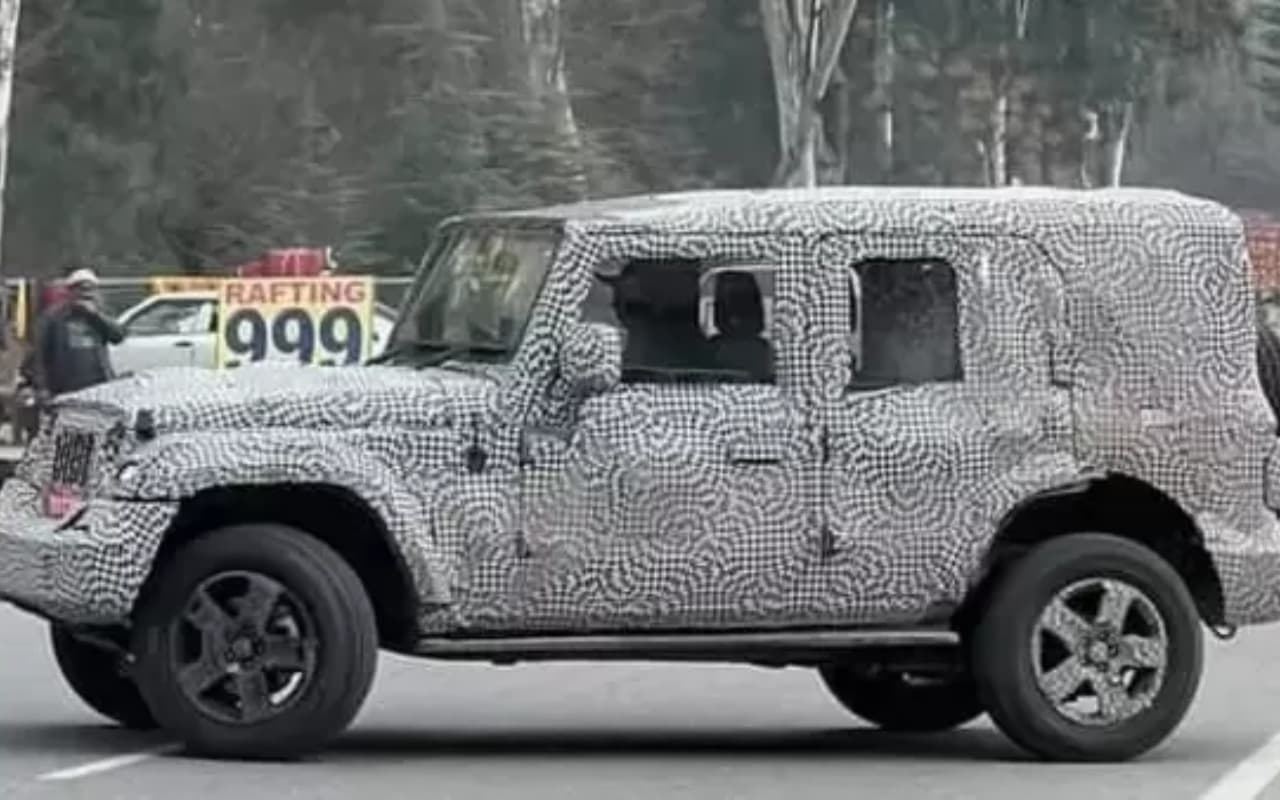 Mahindra Thar-5 डोर की स्पाई तस्वीर वायरल, बड़ी इंफोटेनमेंट सिस्टम के साथ कई नए फीचर्स