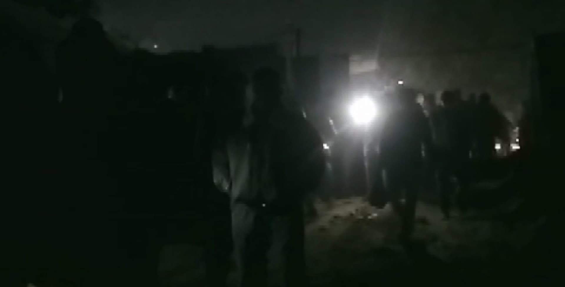 कानपुर : कुली बाजार इलाके में तीन मंजिला इमारत ढही, किसी के हताहत होने की सूचना नहीं
