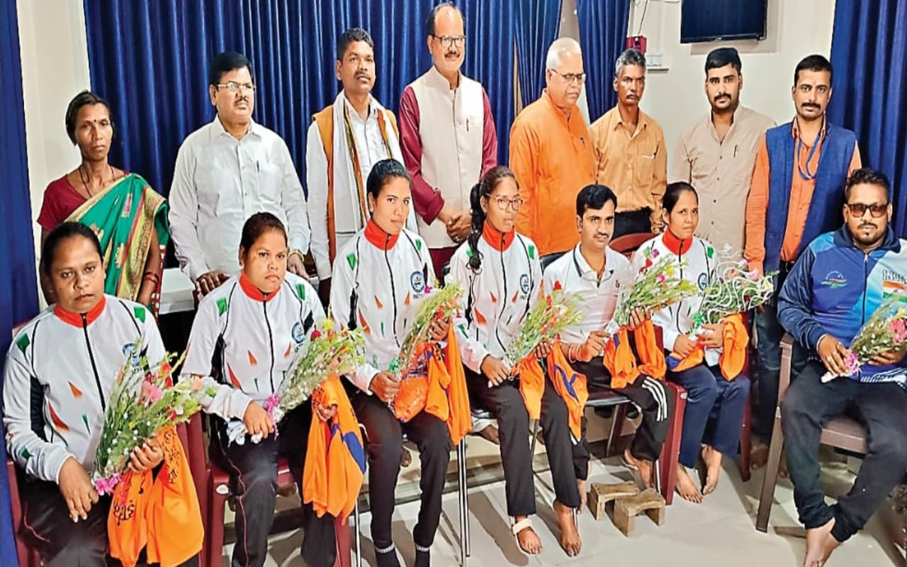 थ्रो बॉल चैंपियनशिप के लिए मलयेशिया जानेवाली झारखंड की महिमा के पास पैसे नहीं, मदद की अपील