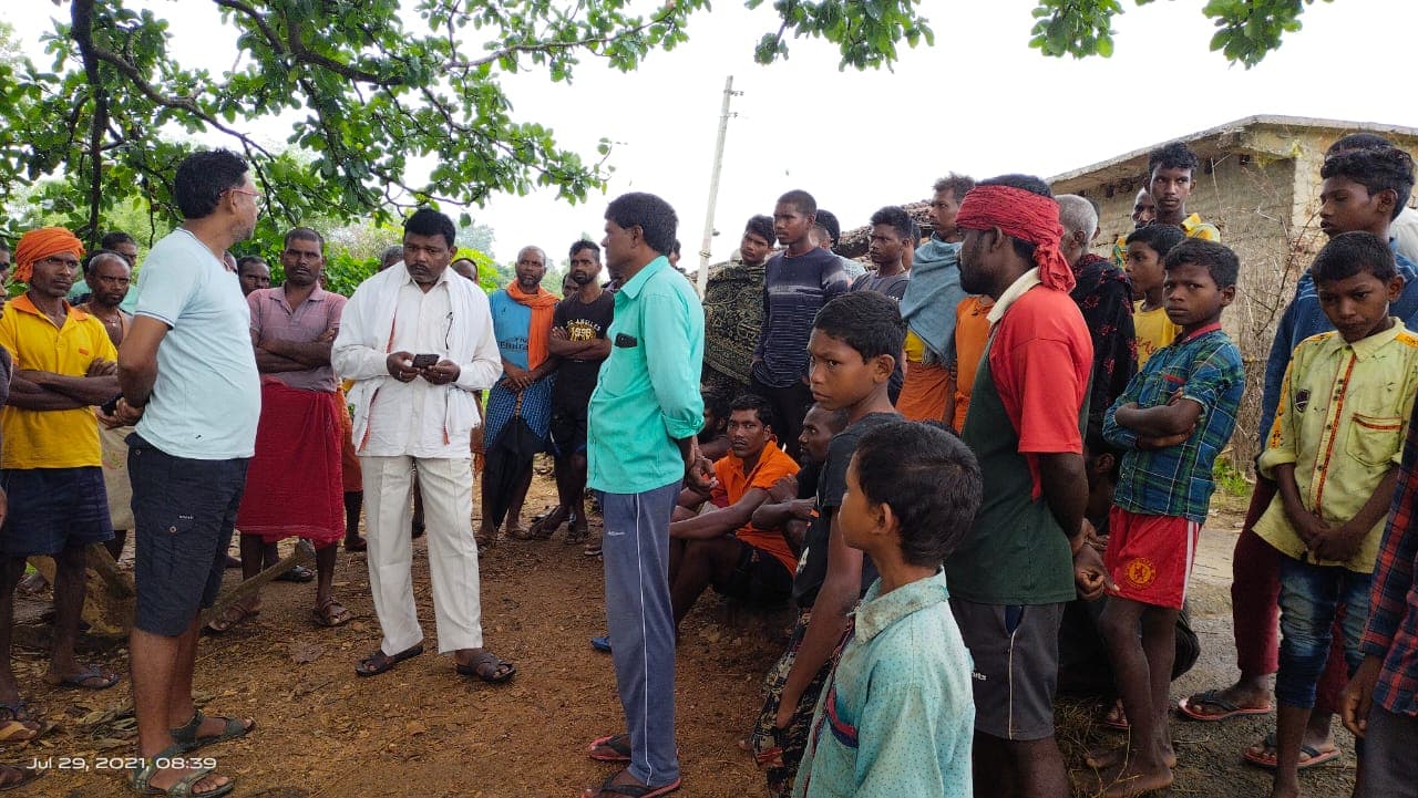 धान रोपने के लिए खेत में पानी पटाने के दौरान करंट लगने से एक ही परिवार के तीन लोगों की मौत,गांव में पसरा मातम