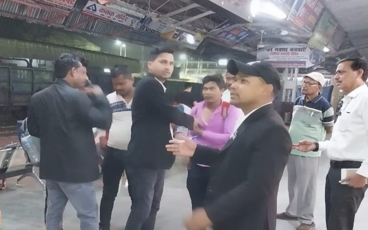 झारखंड : पलामू में 204 बेटिकट यात्री पकड़ाये, विभाग ने जुर्माने के तौर पर वसूले लाखों रुपये