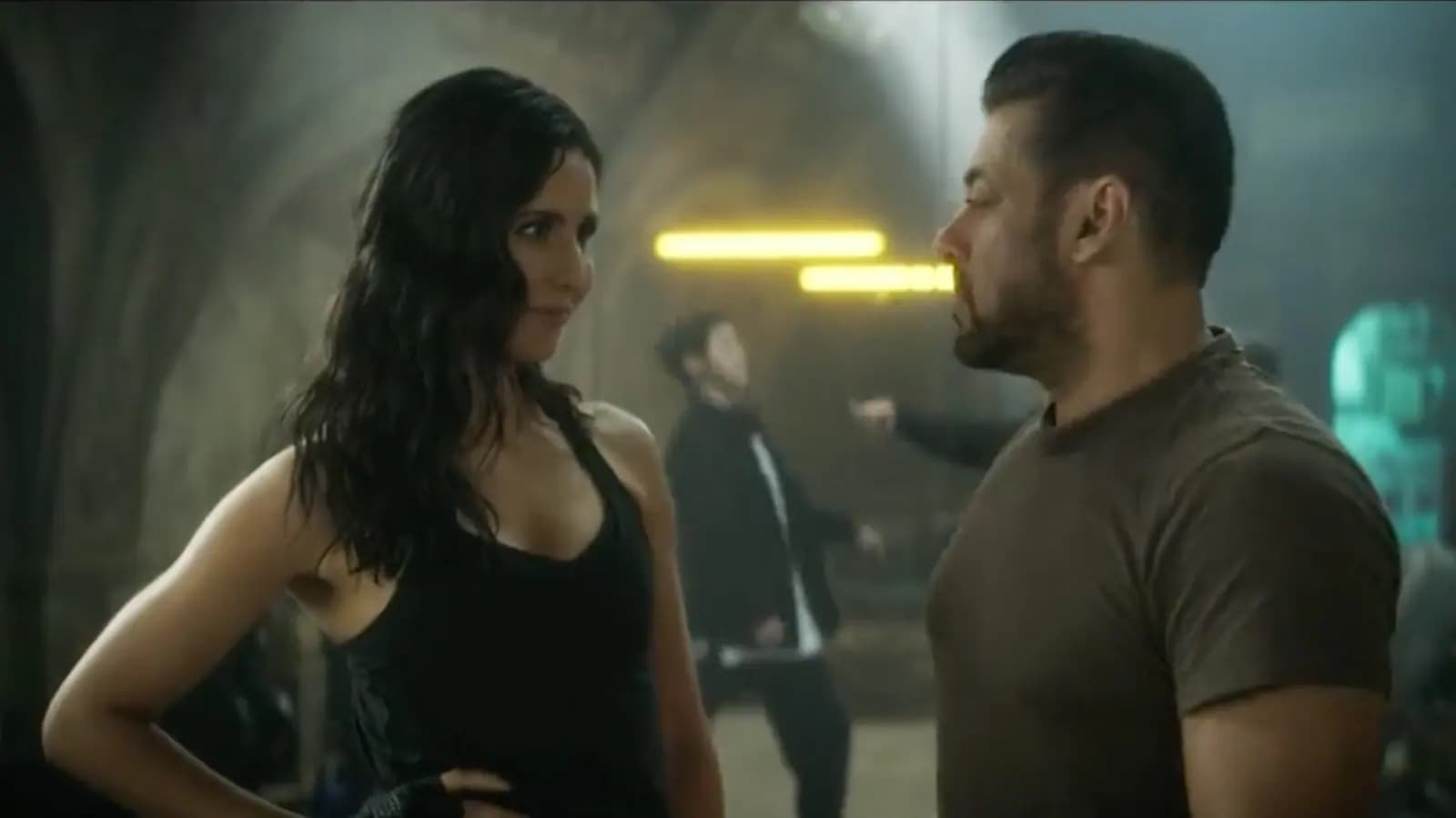 Tiger 3 Teaser:अगले साल ईद पर आएगी सलमान खान- कैटरीना की ‘टाइगर 3’, दबंग खान का टीजर में दिखा धांसू अंदाज Tiger 3 Teaser:अगले साल ईद पर आएगी सलमान खान- कैटरीना की ‘टाइगर 3’, दबंग खान का टीजर में दिखा धांसू अंदाज