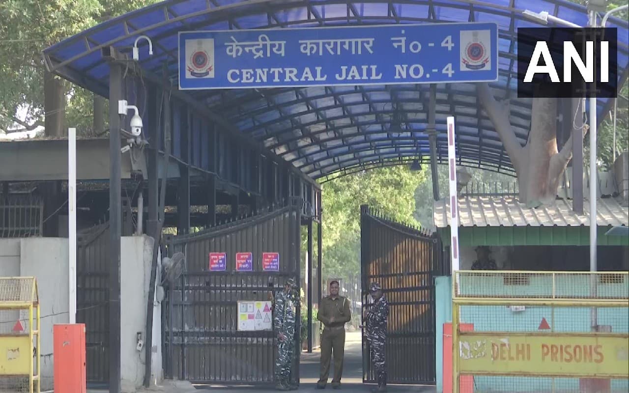 Shraddha Murder Case: आफताब के पोस्ट नार्को टेस्ट के लिए FSL की टीम पहुंची तिहाड़, अब खुलेंगे कई और राज