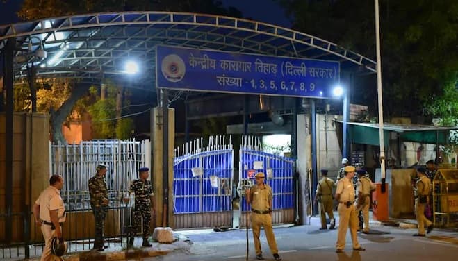 ठग सुकेश चंद्रशेखर के आरोपों के बाद डीजी जेल संदीप गोयल का तबादला, संजय बेनीवाल को चार्ज