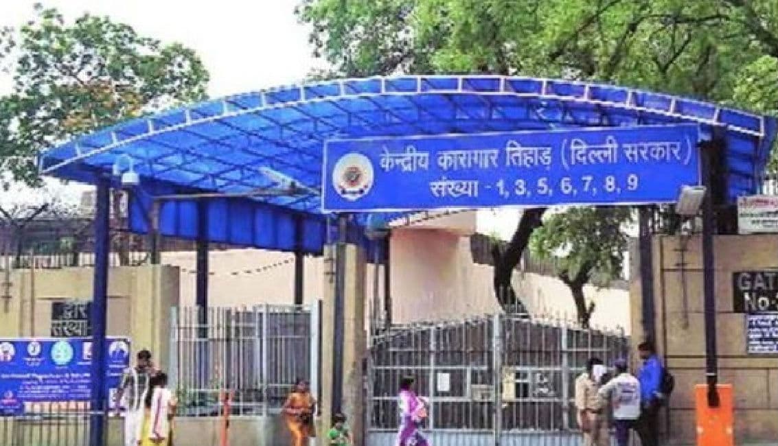 दिल्‍ली में कोरोना का खतरा : तिहाड़ से 1100 कैदी इमरजेंसी परोल पर रिहा