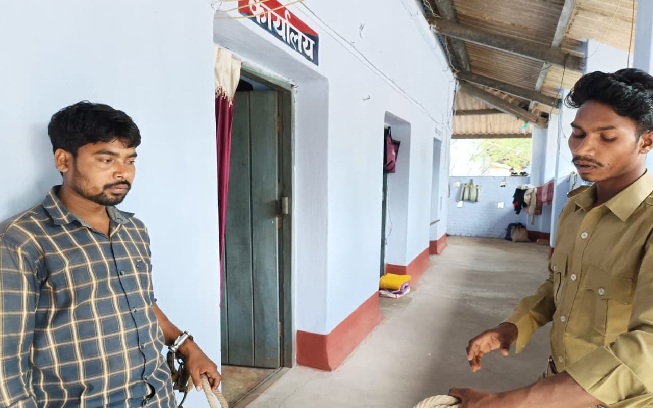 आंगनबाड़ी सेविका हत्याकांड : फोरेंसिक जांच के लिए रांची से 3 सदस्यीय टीम पहुंची बोरियो, आरोपी पति गया जेल