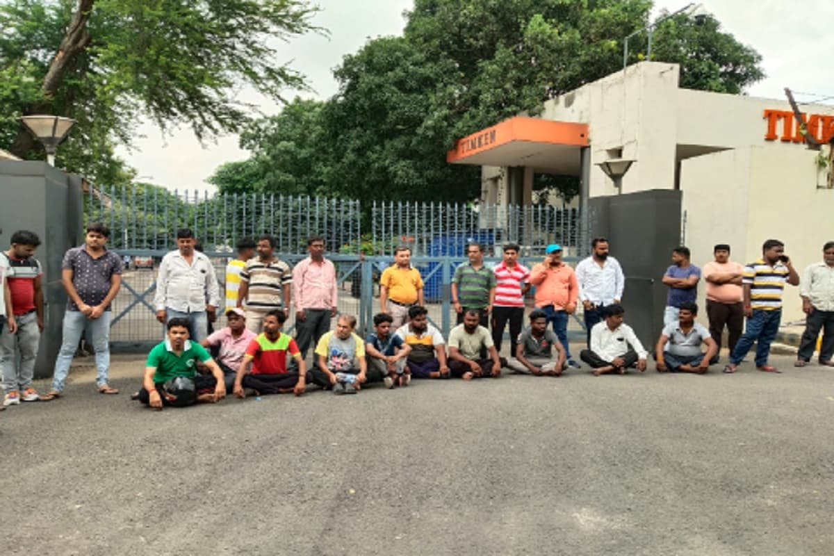 जमशेदपुर के टिमकेन कंपनी में मजदूर की मौत, धरने पर बैठे परिजनों ने लगाया प्रबंधन पर गंभीर आरोप