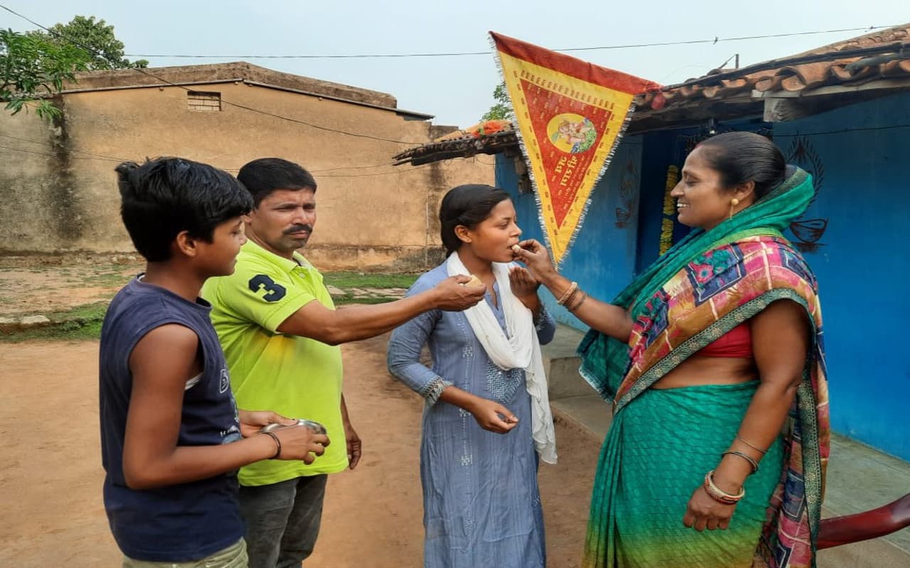 Jharkhand Board 12th Result: प्रशासनिक अधिकारी बनना चाहती हैं गुमला की आर्ट्स और कॉमर्स जिला टॉपर