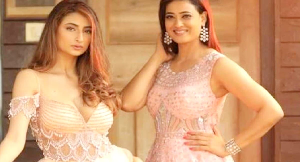 श्वेता तिवारी ने बेटी पलक के साथ किया जमकर डांस, शार्ट्स में दिखी बेहद हसीन, फैंस बोले-आप मां नही लग..., VIDEO