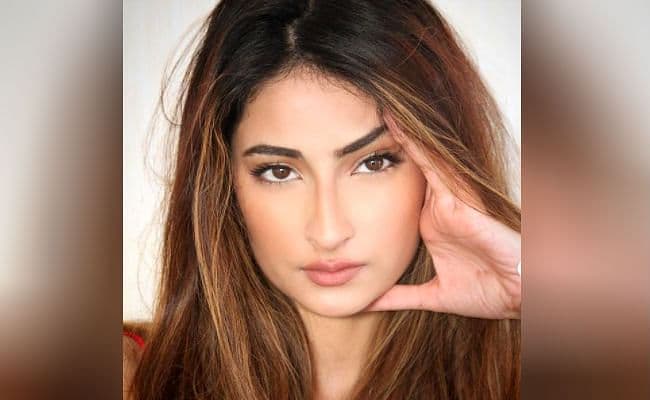 PHOTOS : श्वेता तिवारी की बेटी पलक ने शेयर की बोल्ड 'मिरर सेल्फी', फैंस ने कमेंट में लिखा - 'ये आंखे एक दिन...'