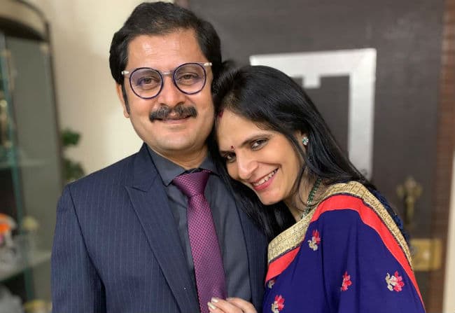 Karwa Chauth 2020 : 'हप्‍पू सिंह' से लेकर 'तिवारी जी' तक, ये टीवी एक्‍टर्स अपनी पत्नियों के लिए रखेंगे व्रत, देखें PHOTOS