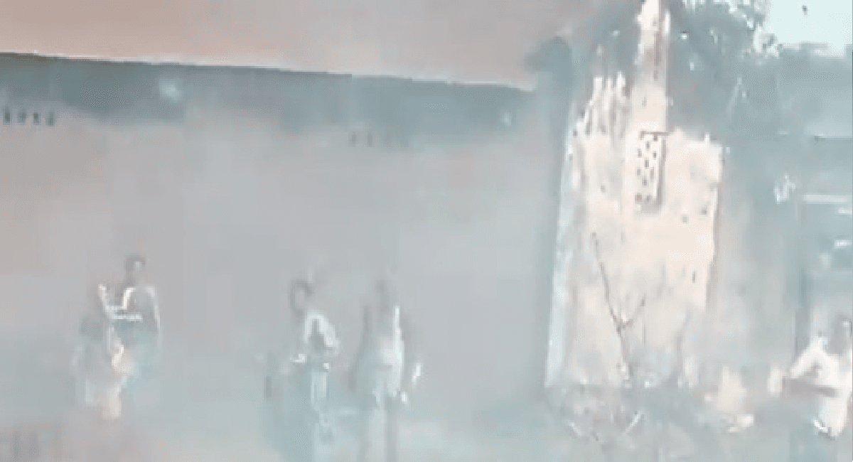 West Bengal News: पश्‍चिम बंगाल में भिड़े ममता बनर्जी की पार्टी टीएमसी के कार्यकर्ता, जमकर चले बम