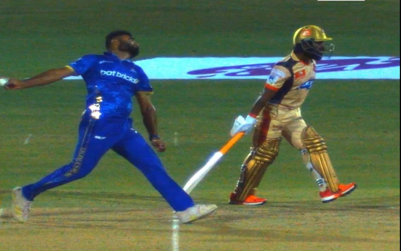 VIDEO: क्रिकेट इतिहास की सबसे महंगी आखिरी गेंद? एक गेंद पर लुटाए 18 रन, इस बॉलर के नाम जुड़ा शर्मनाक रिकॉर्ड