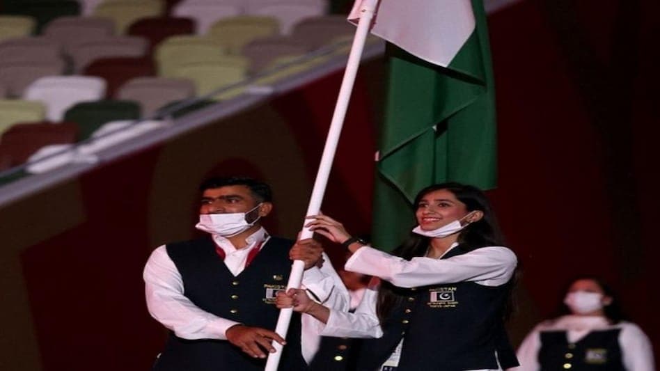 Tokyo Olympic के ओपनिंग सेरिमनी में पाकिस्तानी खिलाड़ियों ने की ऐसी हरकत कि हर तरफ होने लगी आलोचना Tokyo Olympic के ओपनिंग सेरिमनी में पाकिस्तानी खिलाड़ियों ने की ऐसी हरकत कि हर तरफ होने लगी आलोचना