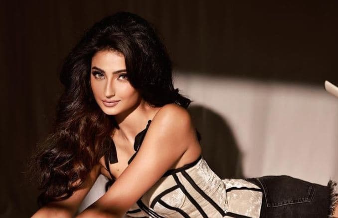 Palak Tiwari ने बेड पर लेटकर कराया फोटोशूट, ग्लैमरस अंदाज देख क्रेजी हुए फैंस