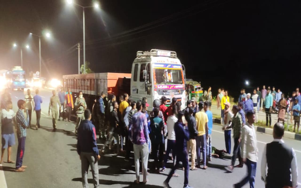 Jharkhand News: धनबाद के तोपचांची में सड़क दुर्घटना में महिला की मौत, आक्रोशितों ने घंटों NH-2 किया जाम