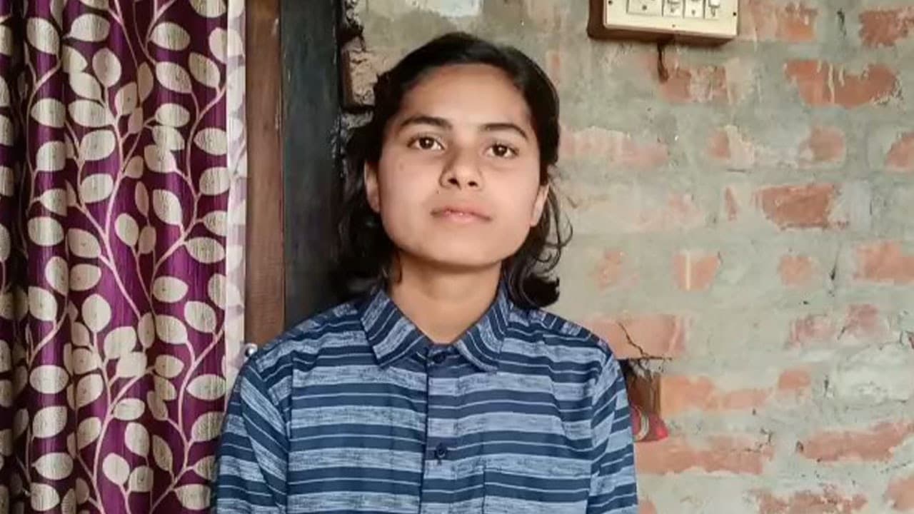 बिहार बोर्ड: किसान की बेटी ने लहराया परचम, मैट्रिक की परीक्षा में बनी थर्ड टॉपर
