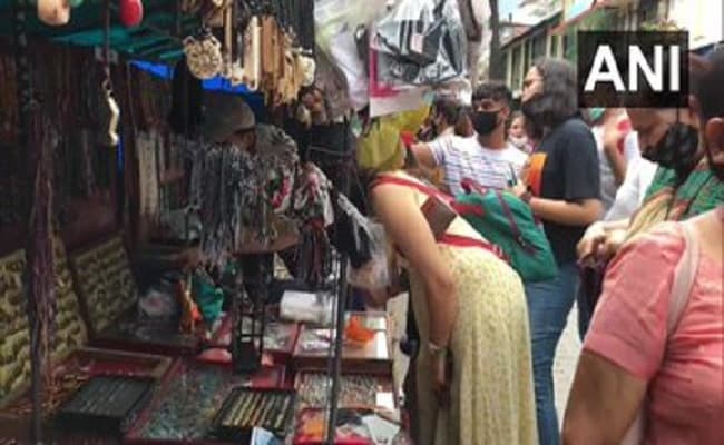 हिमाचल में कोविड प्रतिबंधों में ढील के बाद भारी संख्या में पहुंचे पर्यटक, संक्रमण फैलने का बढ़ा खतरा