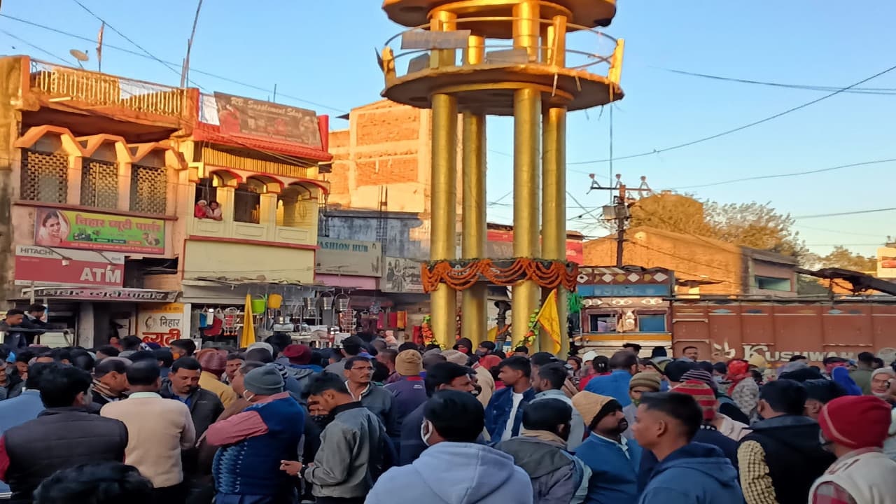 गुमला के युवक की बेड़ो में मौत, उत्पाद विभाग के दारोगा पर हत्या का आरोप, दो घंटे एनएच रहा जाम