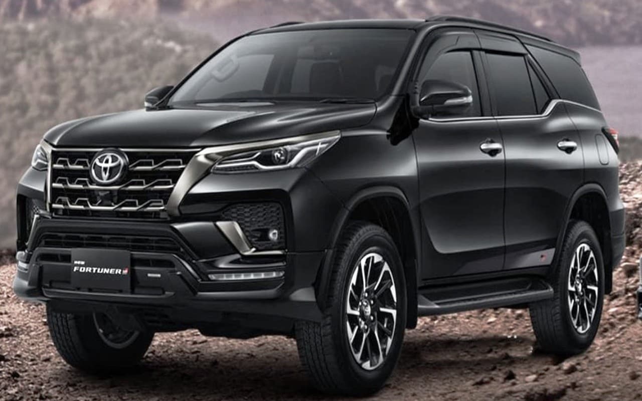 Toyota Price Hike: टोयोटा की ये कार्स अब हो गयी महंगी, जानें कीमतों में कितनी हुई वृद्धि