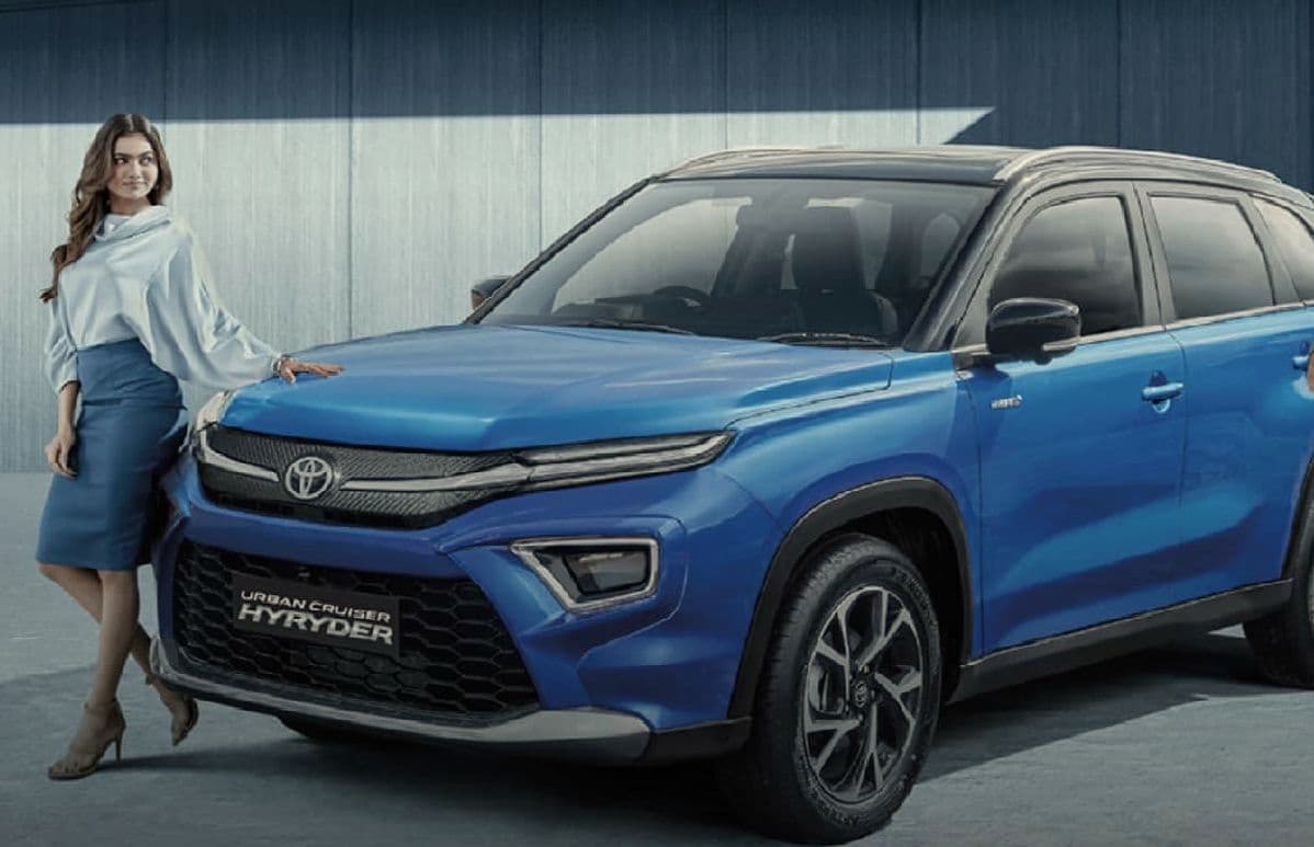 Maruti Suzuki Brezza को टक्कर देने वाली Toyota की यह SUV मिल रही 60 हजार रुपये सस्ती