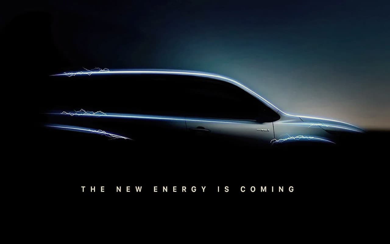 Toyota Innova HyCross टेस्टिंग के दौरान दिखी सड़कों पर, पैनोरमिक सनरूफ के साथ मिलेंगे और भी कई कूल फीचर्स